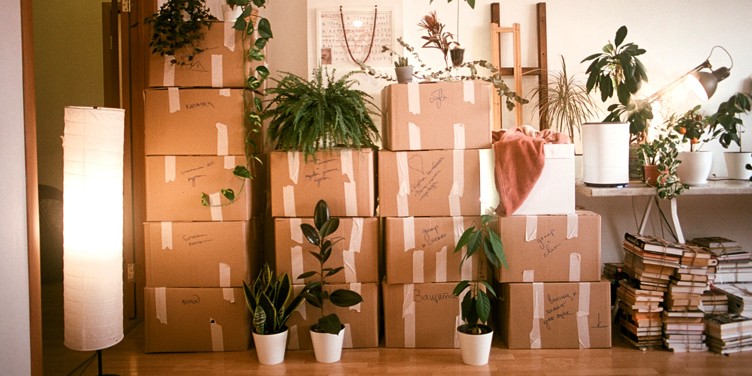 Stablede flyttekasser