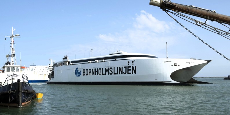Færge fra Bornholmslinjen på vej i havn
