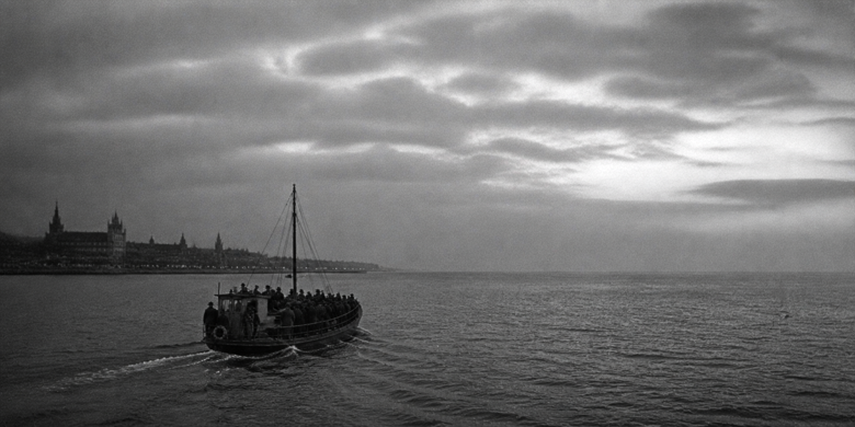 Båd med flygtninge på vej mod Øresund under Anden Verdenskrig