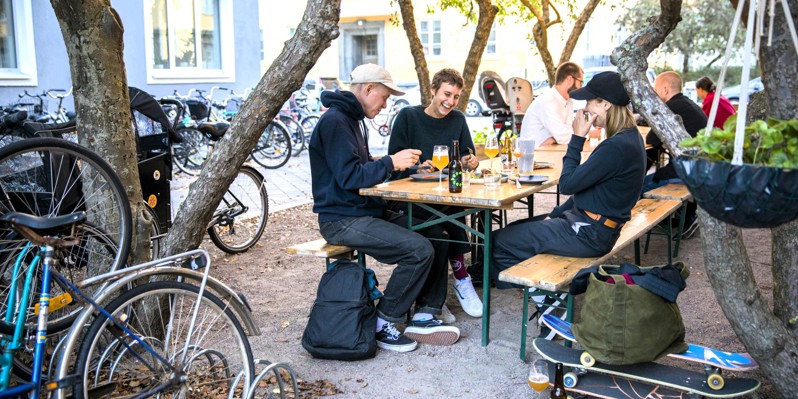 Skatere på cafe i Malmø