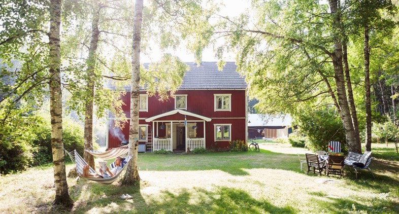 Sommerhus i svensk skov