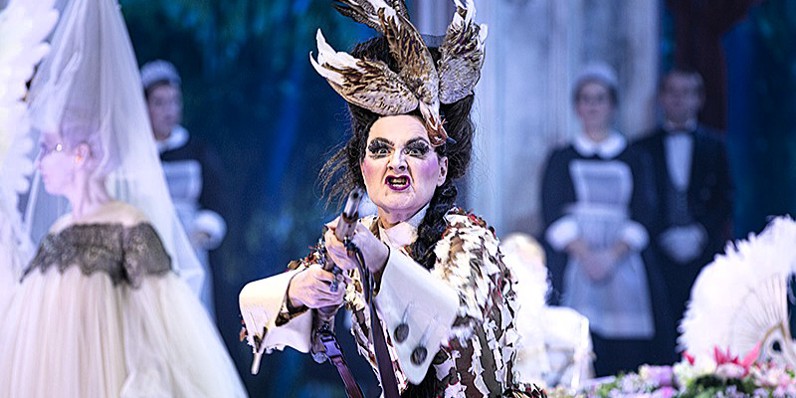 Operasangeren Klara Ek som Diana